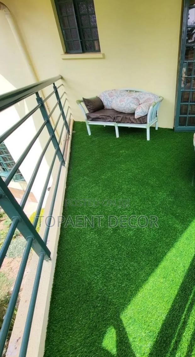 25mm Styled in Green and Built for Comfort Artificial Balcony Grass