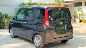 Toyota Roomy 1.0 AWD 2019 Matt Black