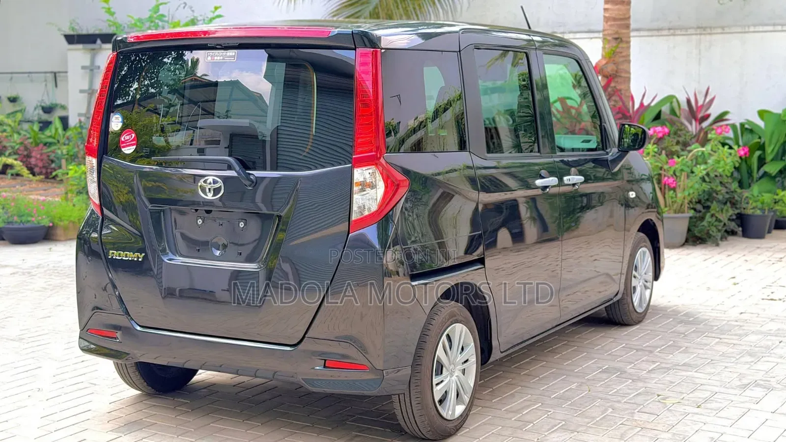 Toyota Roomy 1.0 AWD 2019 Matt Black