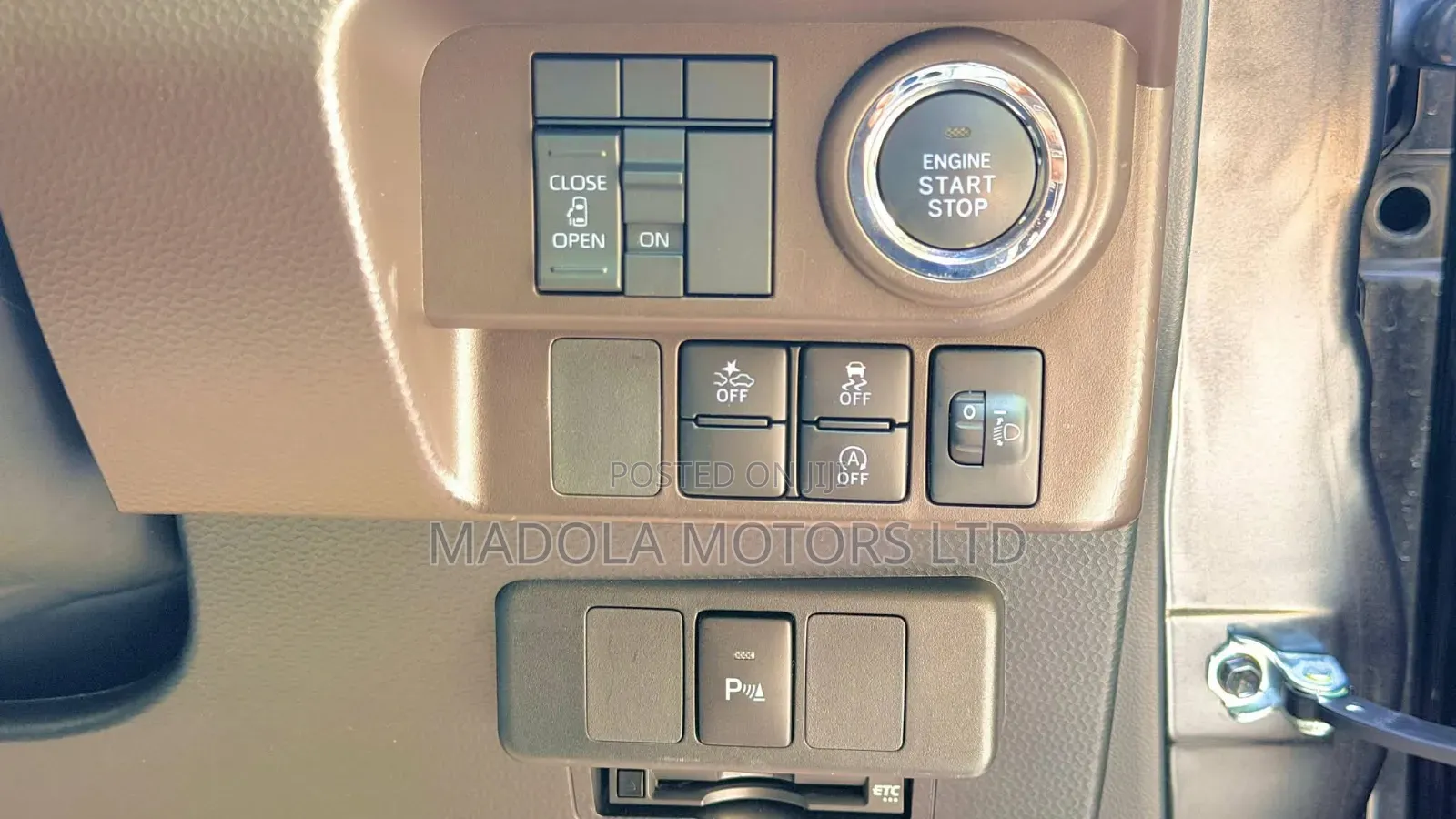 Toyota Roomy 1.0 AWD 2019 Matt Black