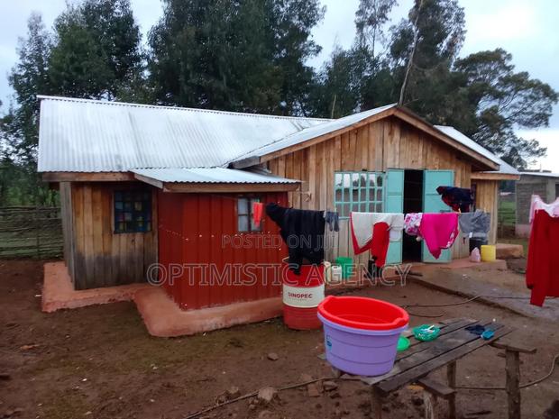 2 Bedrooms Semipermanent House on Sale