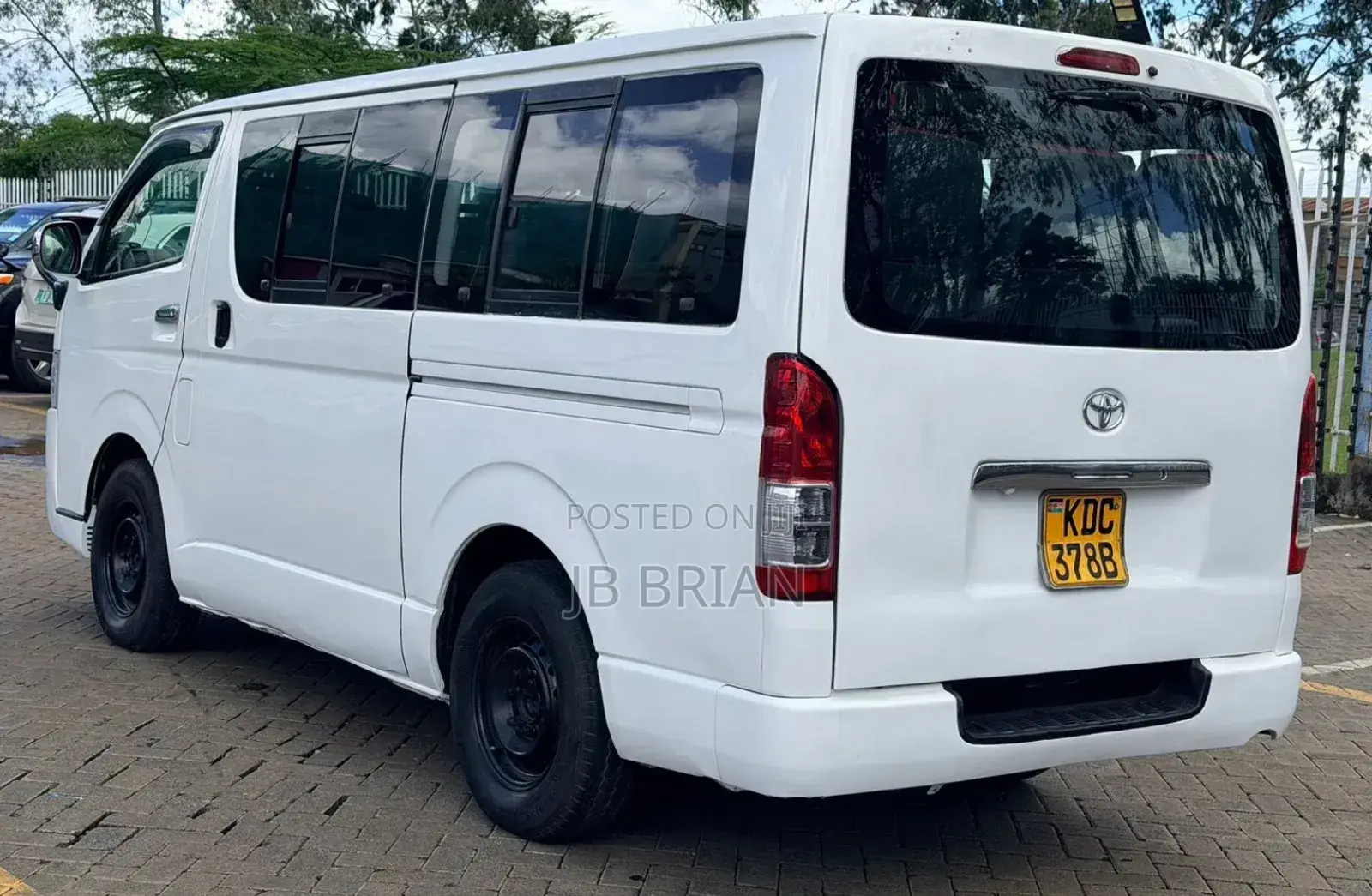 Toyota HiAce 2013 White