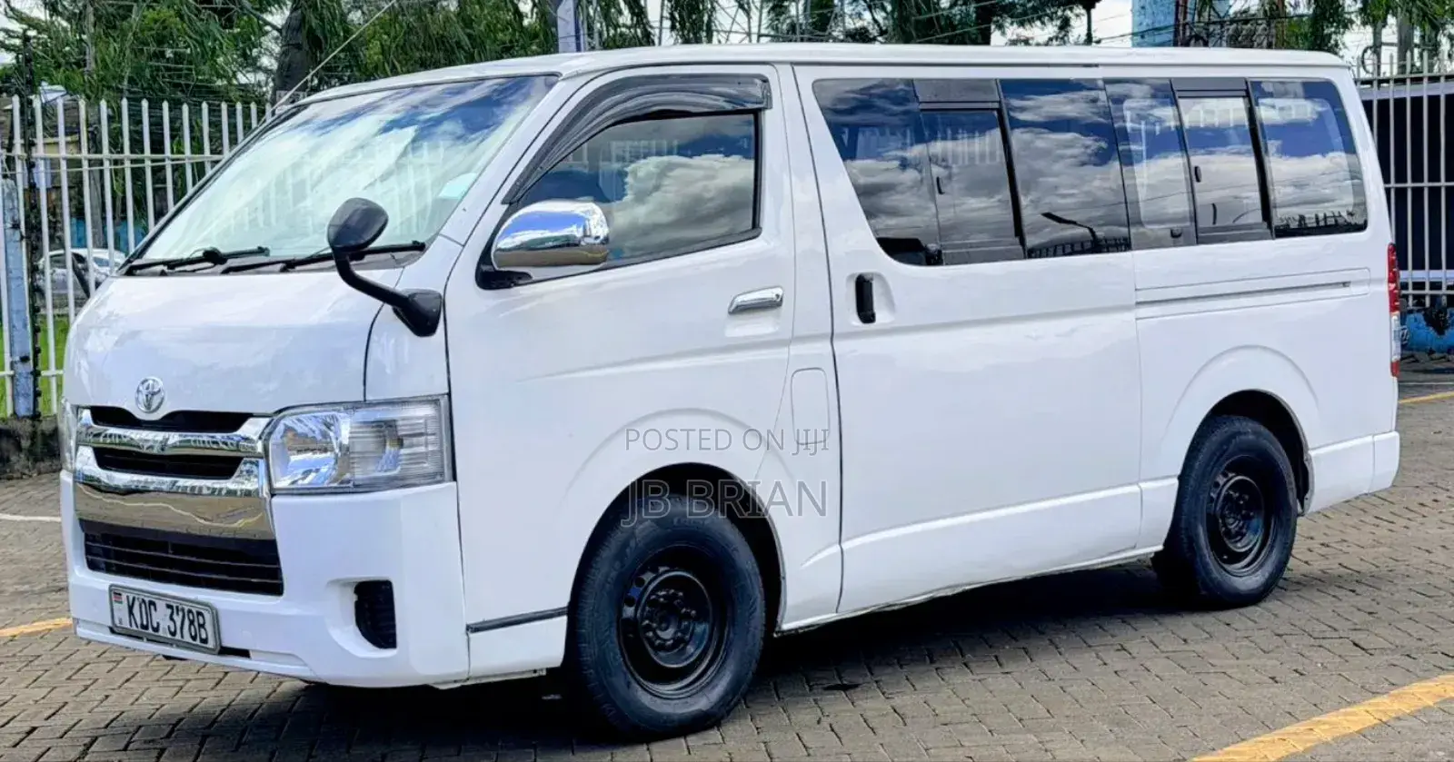 Toyota HiAce 2013 White