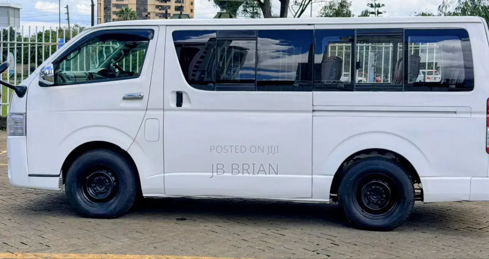 Toyota HiAce 2013 White