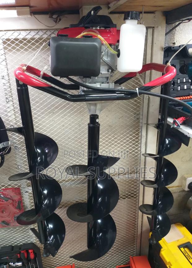Earth Auger With 3 Bits
