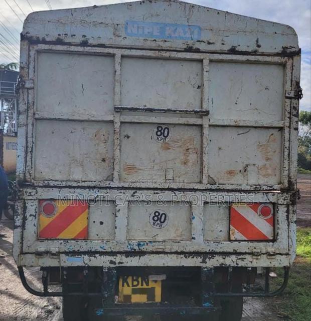 Mitsubishi Canter - thumbnail 3