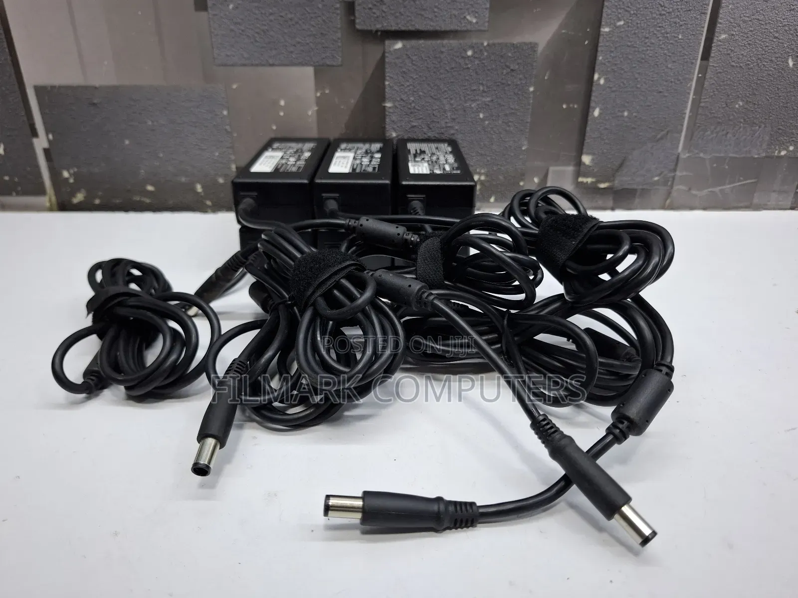 Ex Uk Original Dell 65 Watts Ac Adapter 19.5v 3.34a 7.4mm X 5.0mm