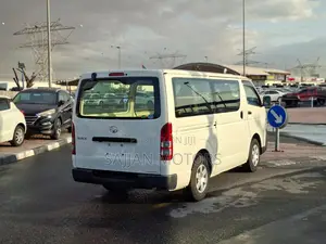 Toyota HiAce 2019 White