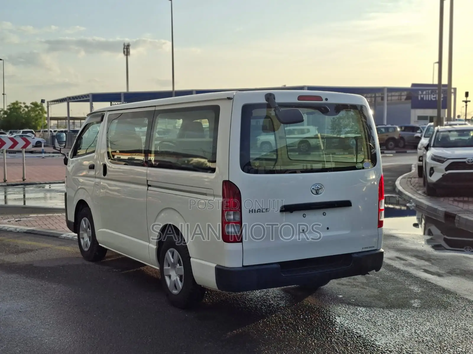 Toyota HiAce 2019 White