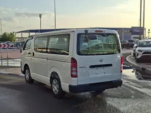 Toyota HiAce 2019 White
