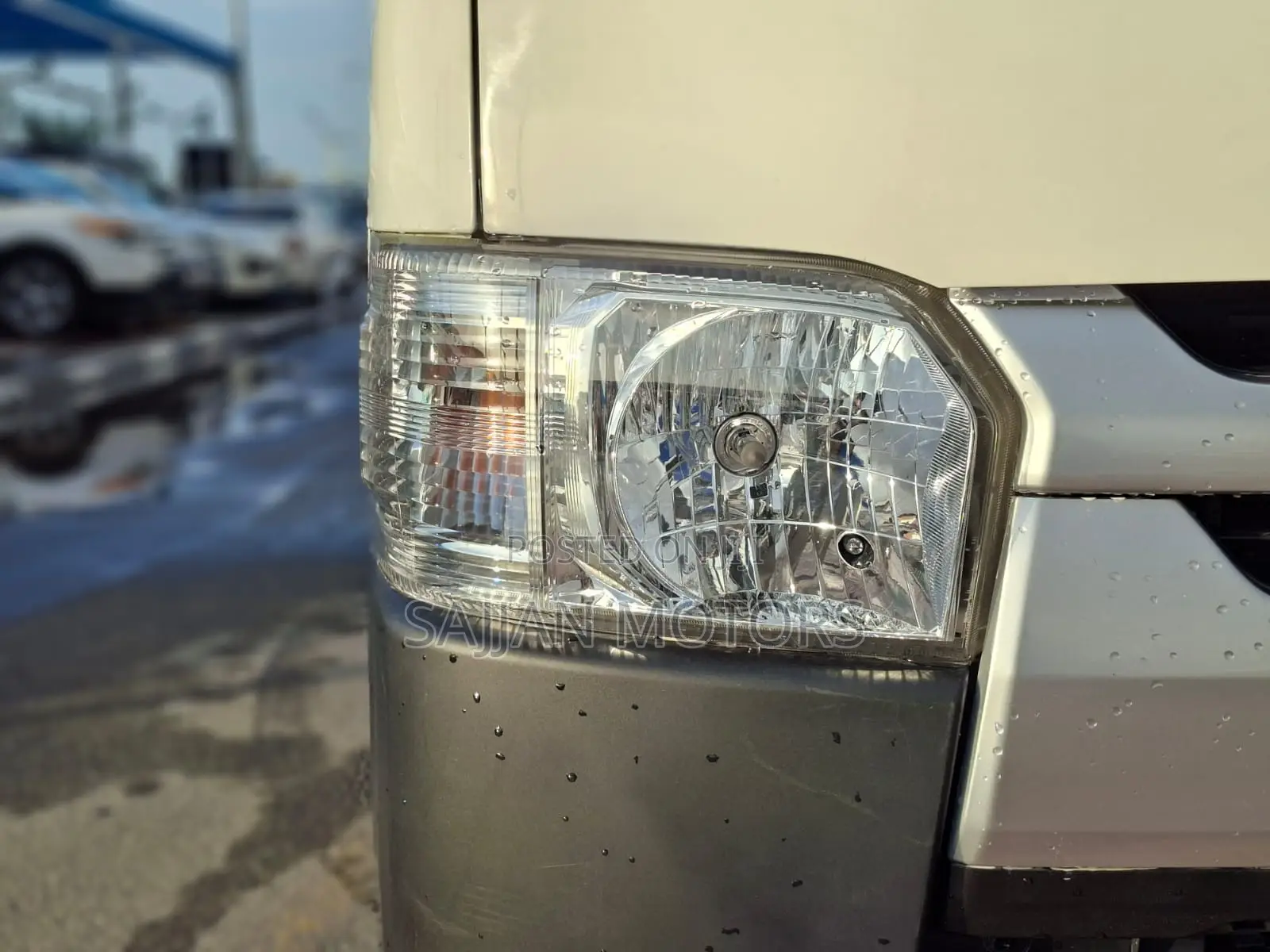 Toyota HiAce 2019 White