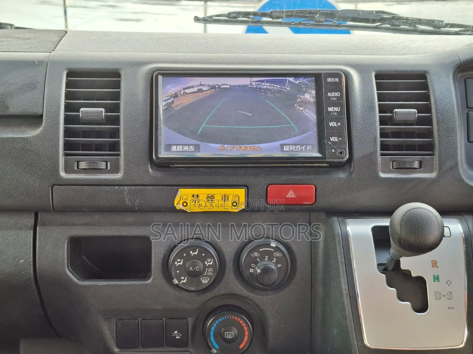 Toyota HiAce 2019 White