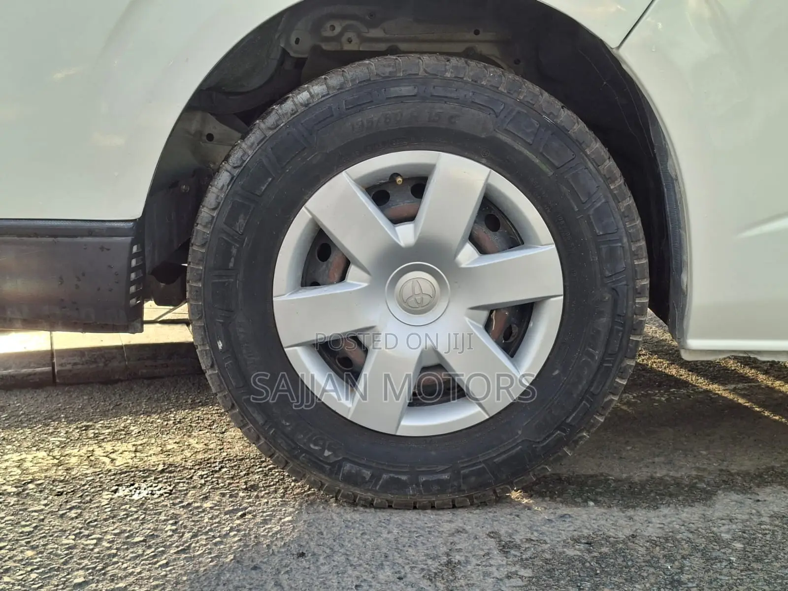 Toyota HiAce 2019 White