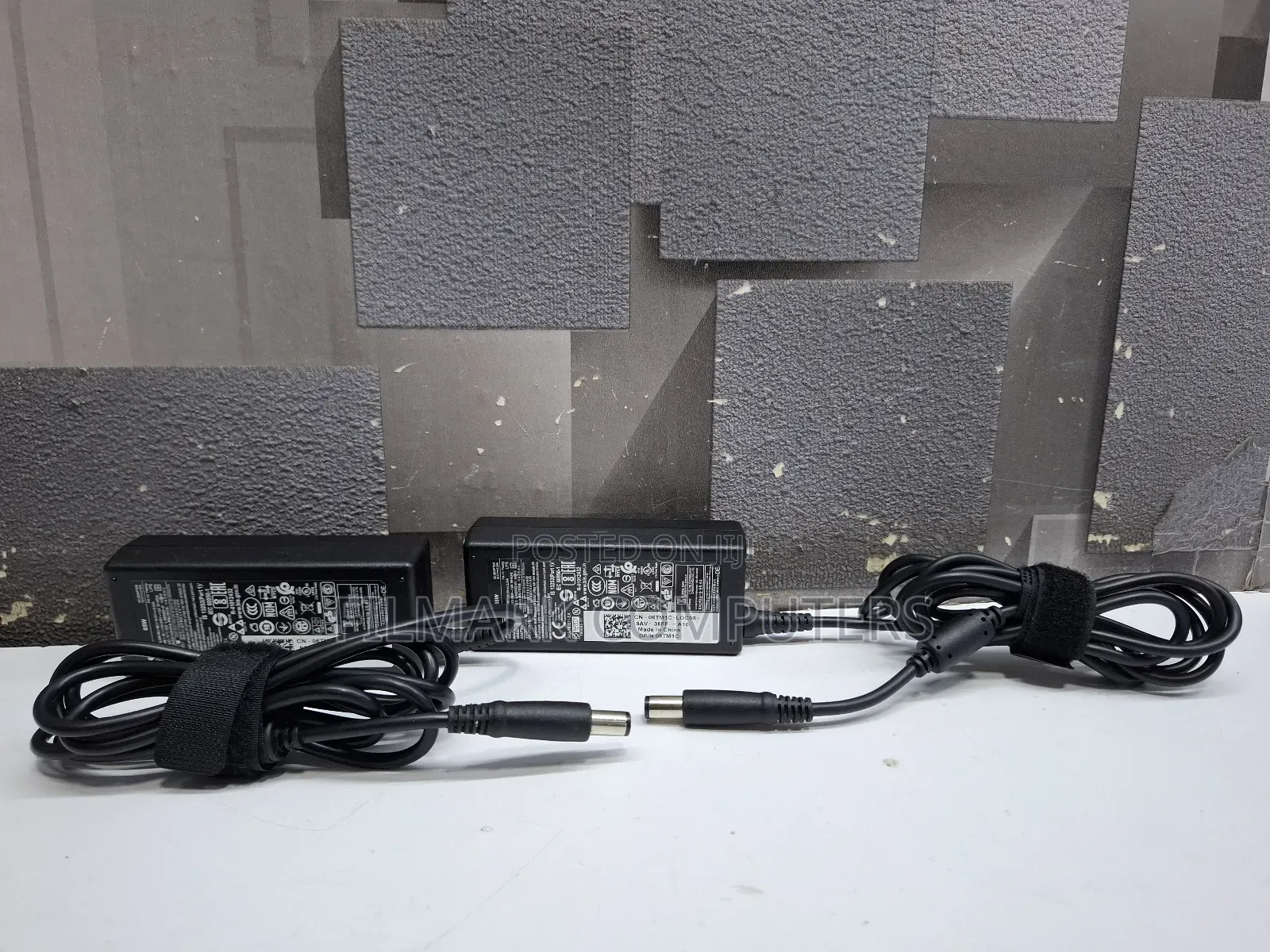Ex Uk Original Dell 65 Watts 19.5v 3.34a Small Pin Charger 4.5mm