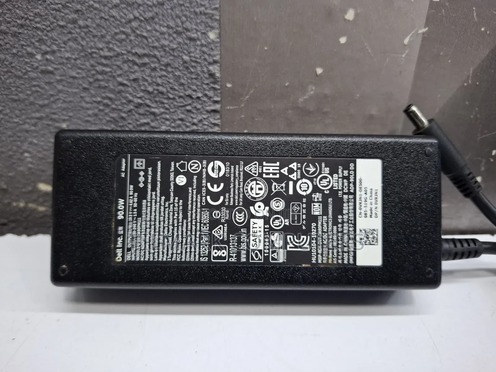 Ex Uk Original Dell 90.0 Watts 19.5 4.62a Small Pin Charger
