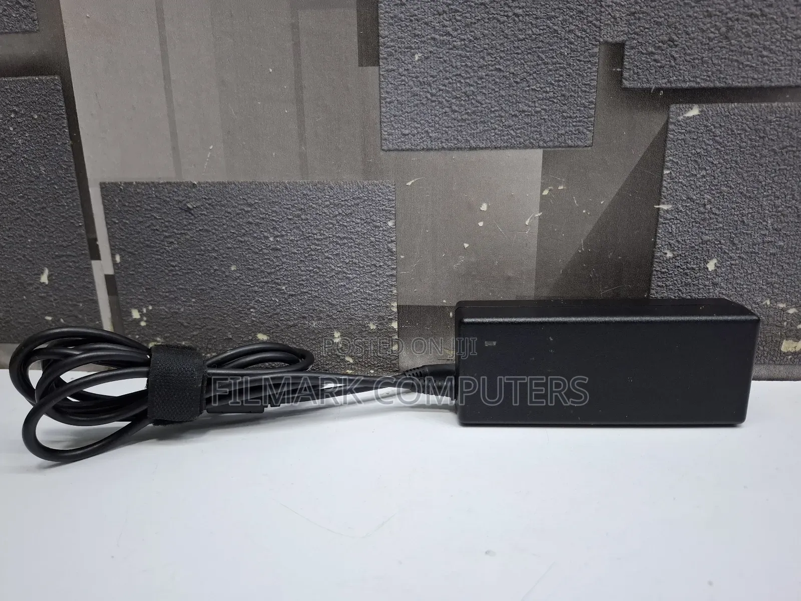 Ex Uk Original Dell 90.0 Watts 19.5 4.62a Small Pin Charger