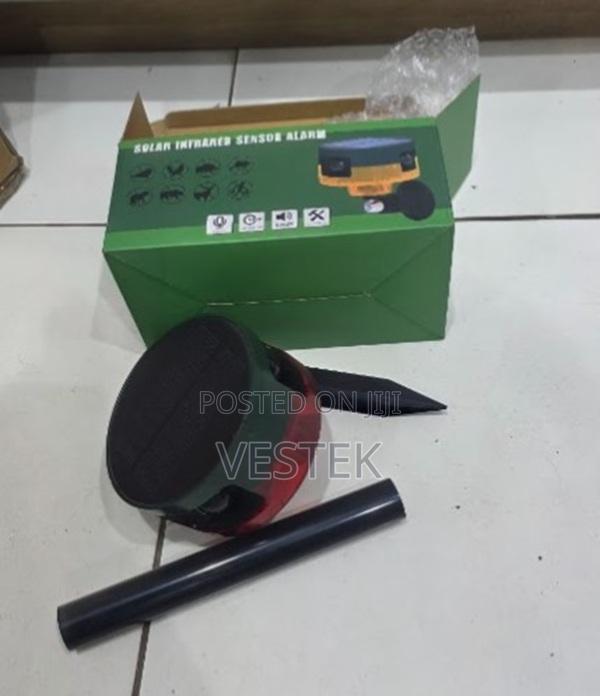 Wireless Solar Rf Remote Alarm Siren Solar Animal Repeller - main view