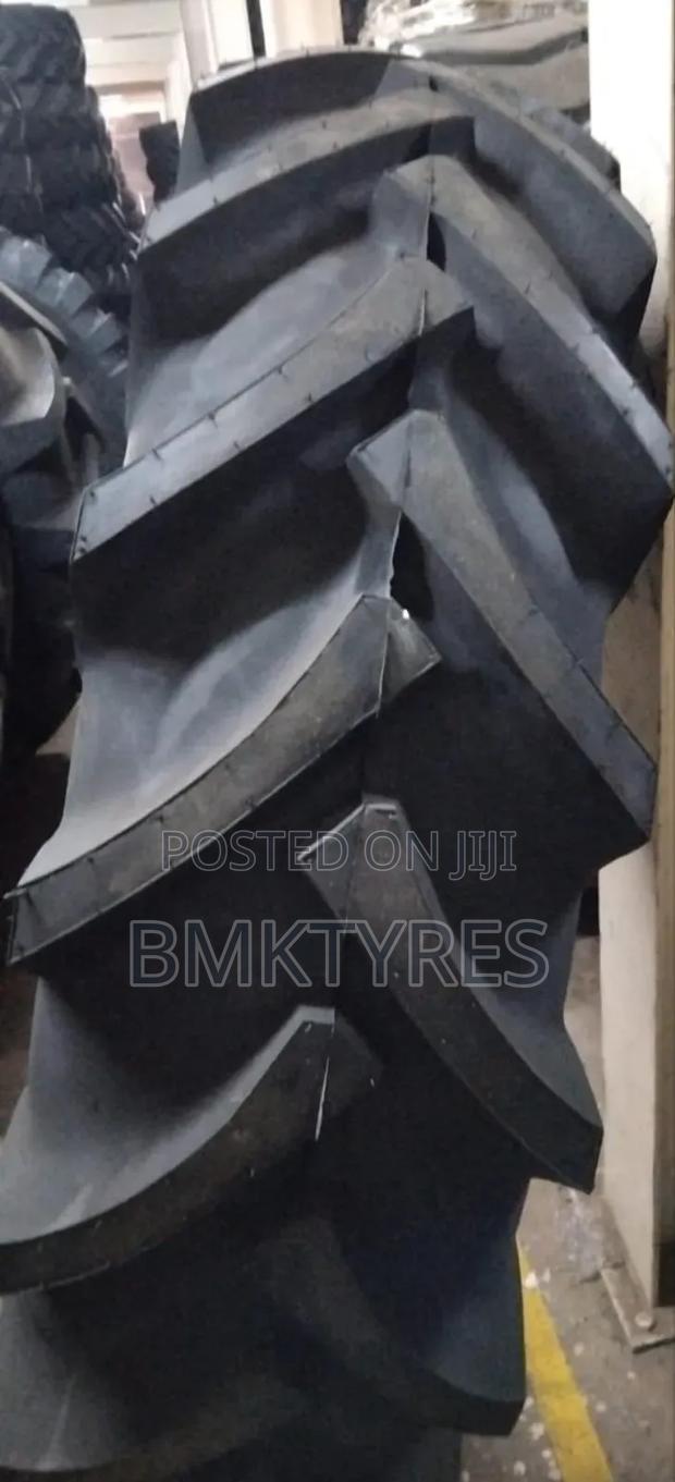 16.9-28 SWT Tyre for JCB - main view