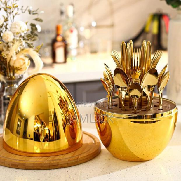 Gold Egg-Shaped Holder With Cutlery Set - Vc