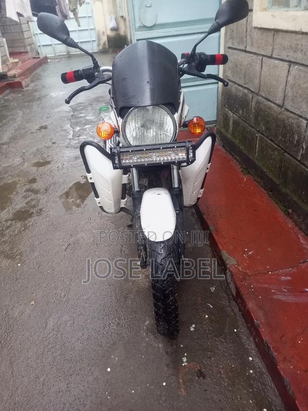 Bajaj Avenger 150 Street 2023 White