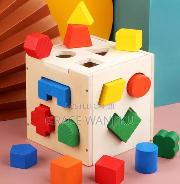 Intelligence Box Promotes Color and Shape