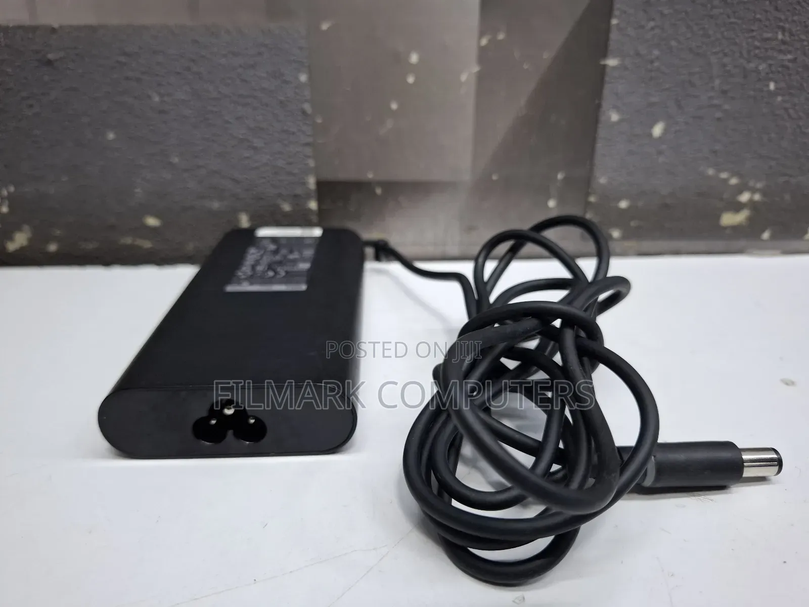 Ex Uk Original Dell 90 Watts 19.5v 4.62a Big Pin Charger ( Oval Shape)