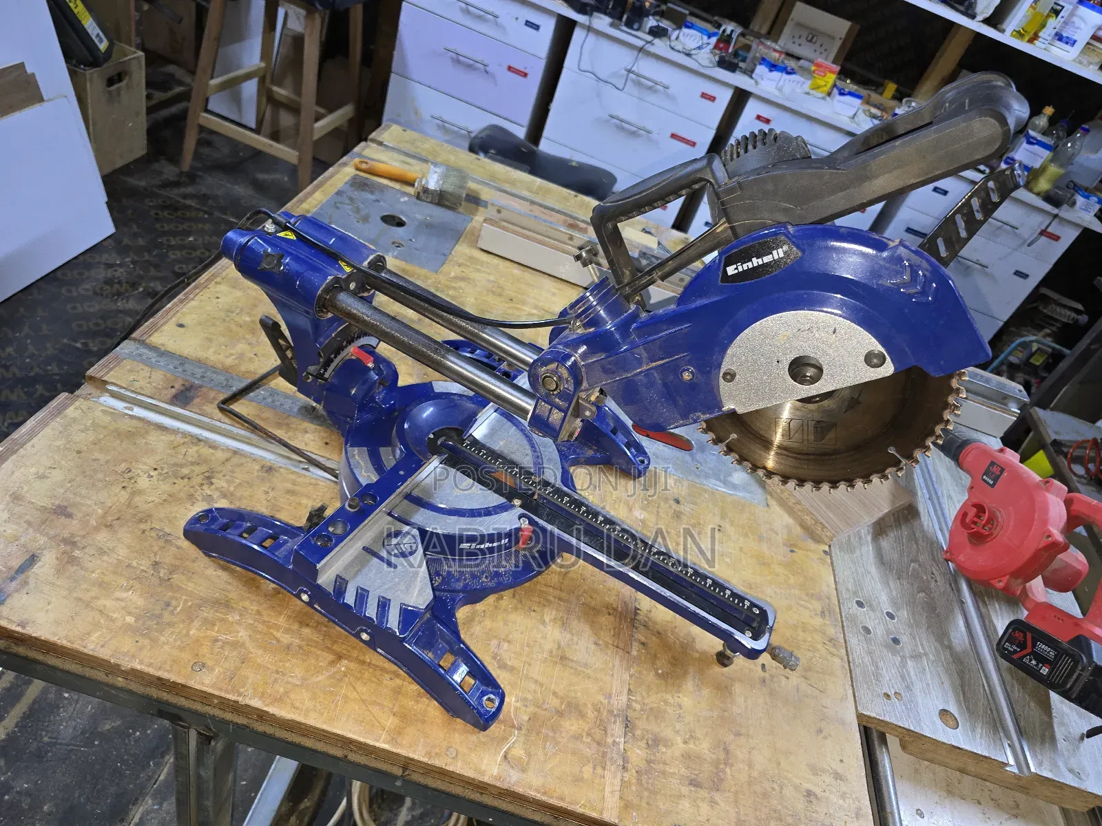 Compound Sliding Mitre Saw