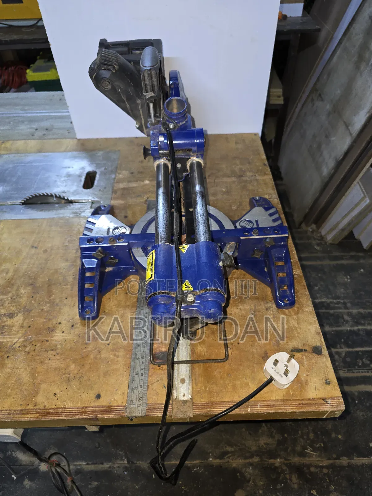 Compound Sliding Mitre Saw