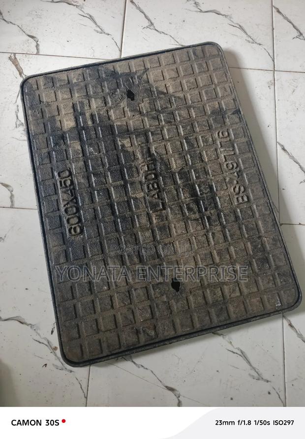 450*600 Cast Iron Manhole Cover (Heavy Duty)