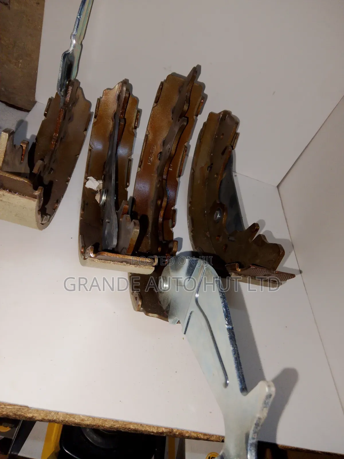 Rear Brake Linings Hyundai H1 (Genuine Parts)