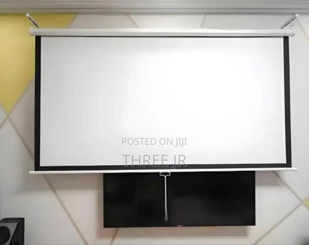 White Matt Easy to Pull Down and Retract Screen 72inch - main view