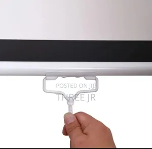 White Matt Easy to Pull Down and Retract Screen 72inch