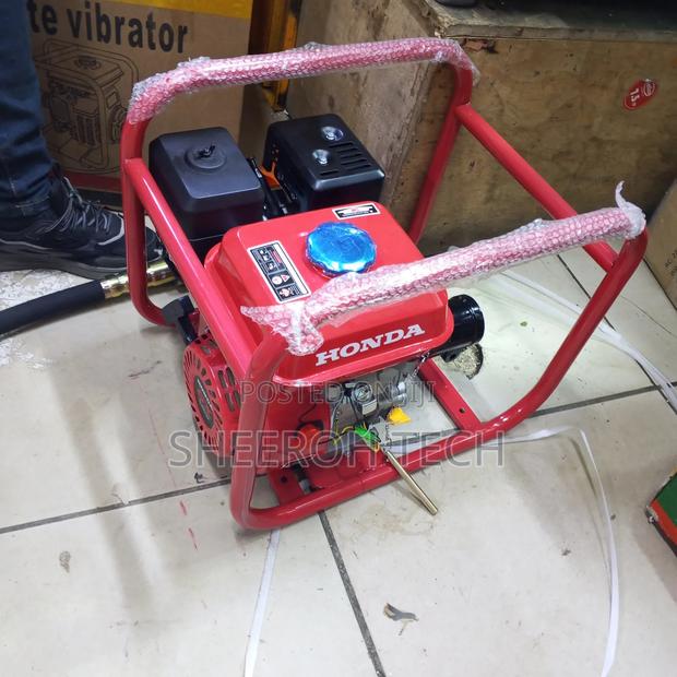 Honda Complete Concrete Pocker Vibrator