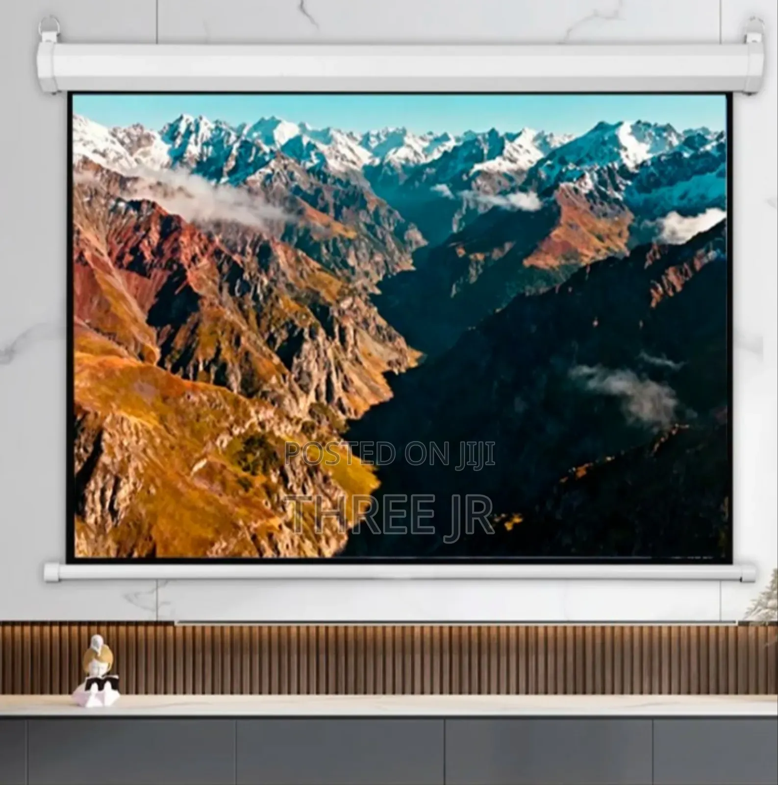 Gives Very High Clarity Images on This Projection Screen