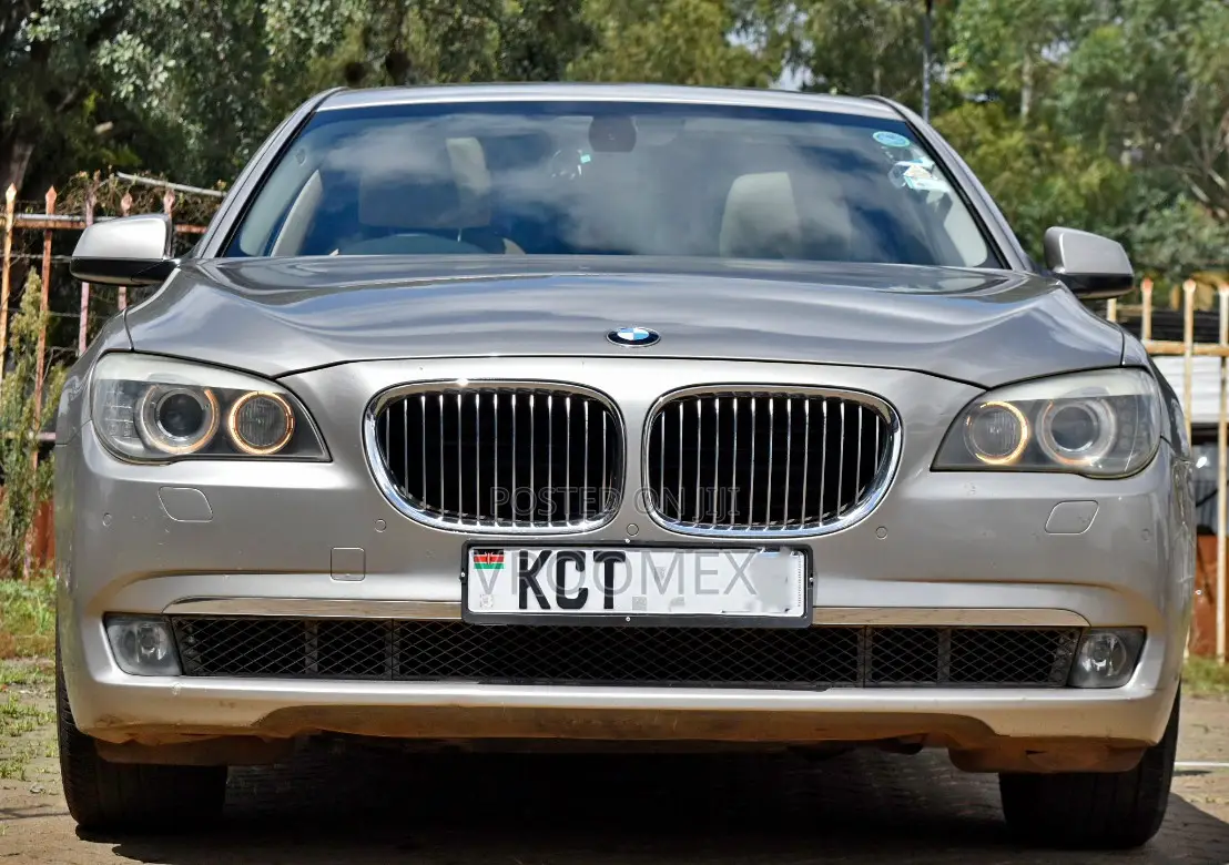 BMW 740 2011 Gray