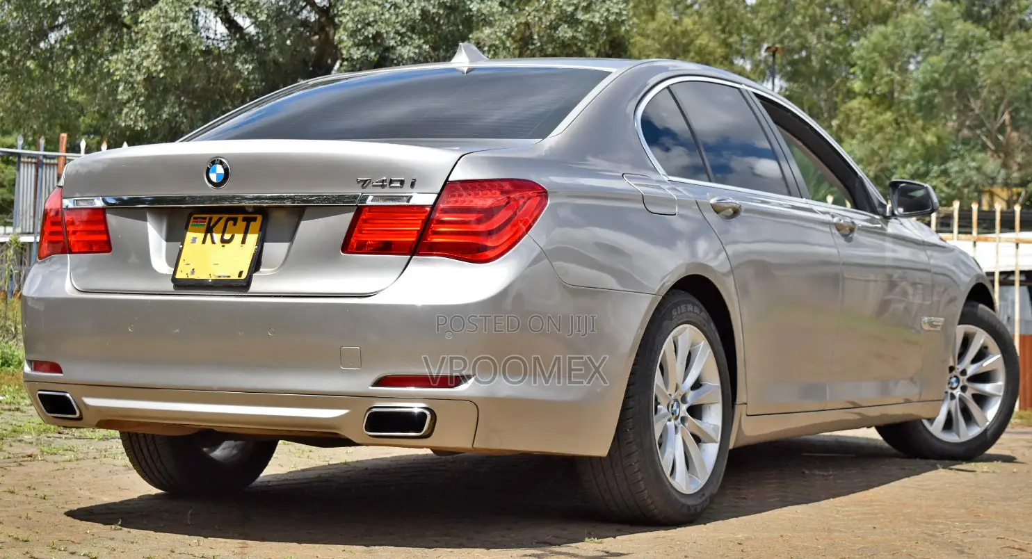 BMW 740 2011 Gray