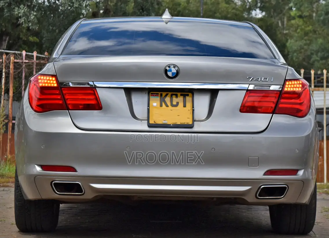 BMW 740 2011 Gray