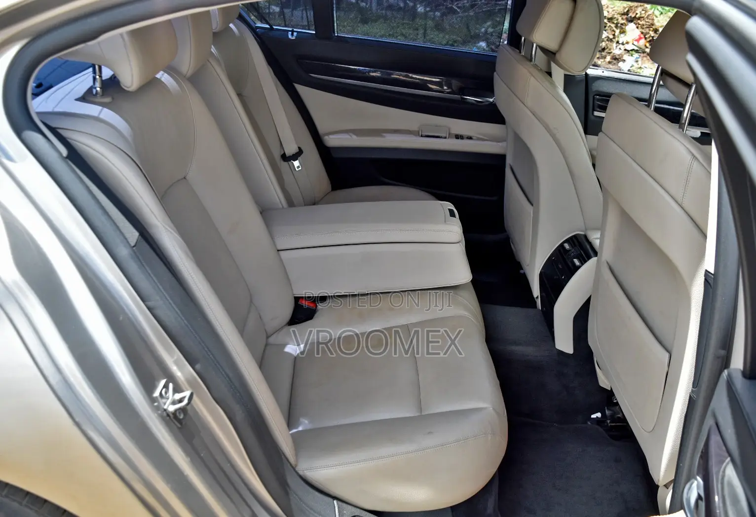 BMW 740 2011 Gray