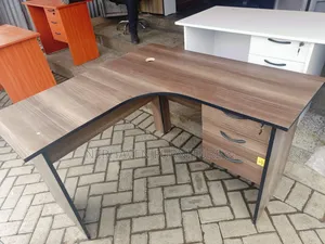L Shape Office Desk With Spacious Work Surface