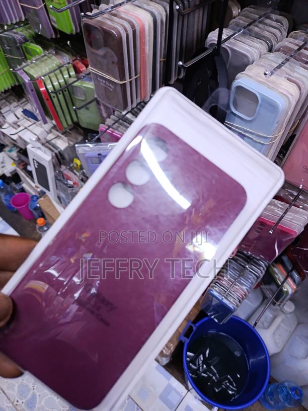 Xibsi Samsung Galaxy S24 Liquid Silicone Case With Cloth Lining - thumbnail 2