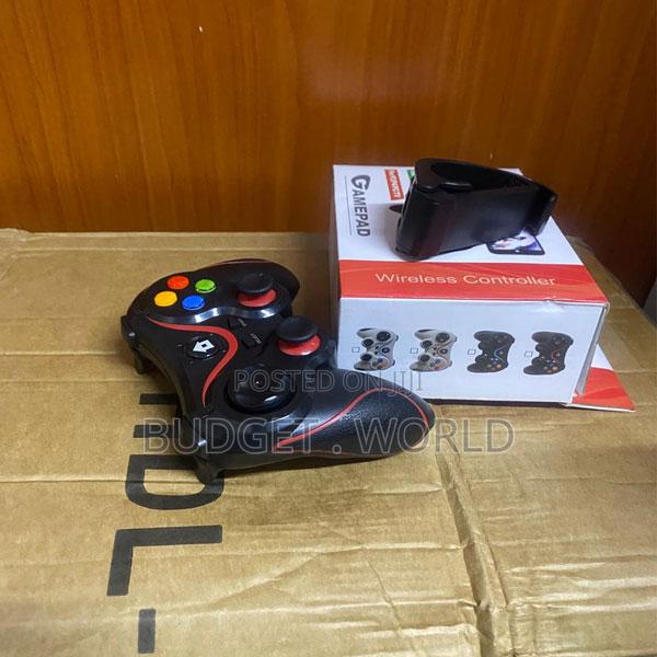 V8 Bluetooth Gamepad – Lightweight Easy to Use - main view