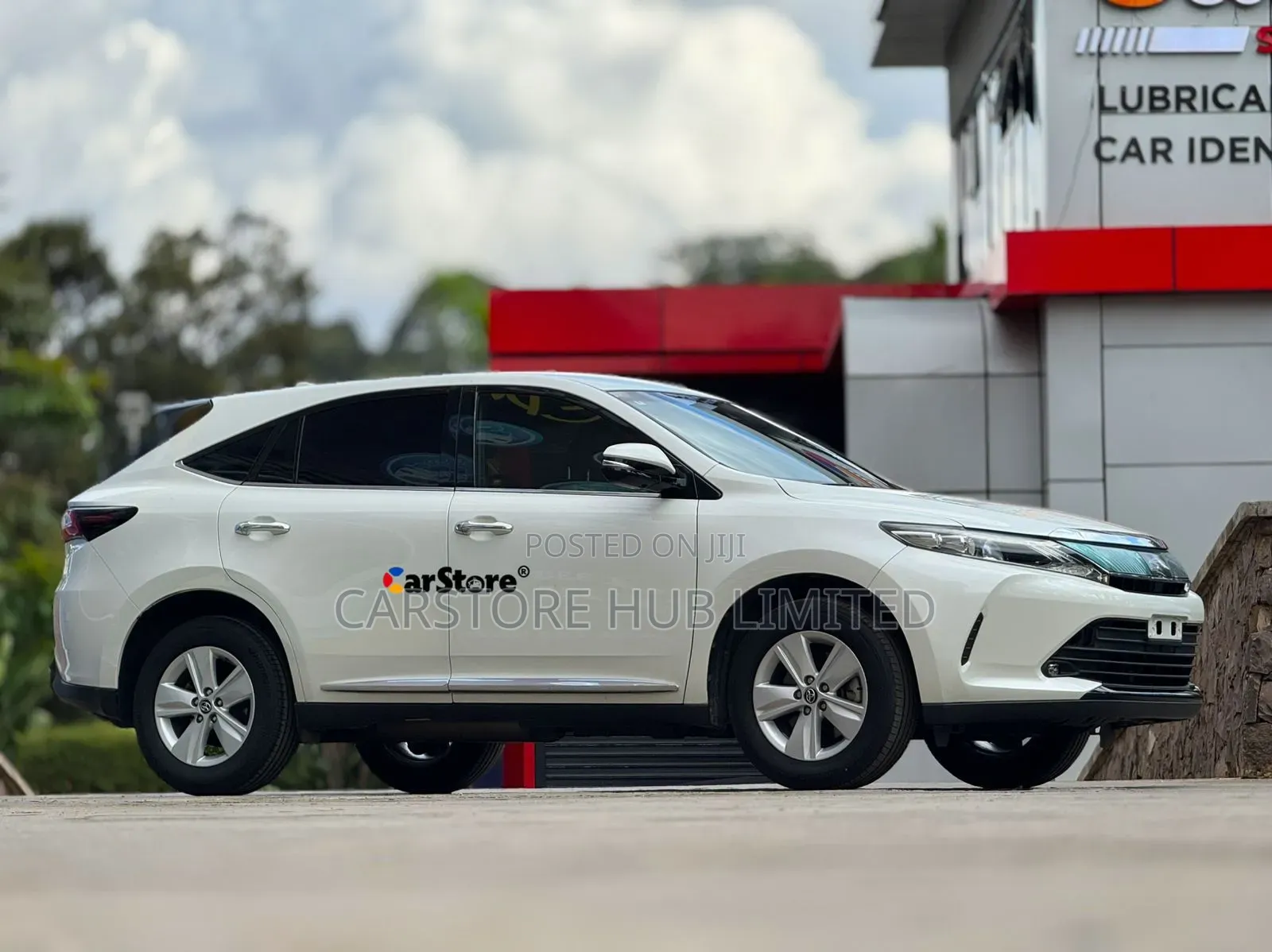 Toyota Harrier 2.0 4WD 2018 White