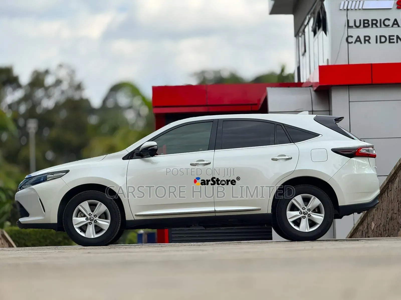 Toyota Harrier 2.0 4WD 2018 White