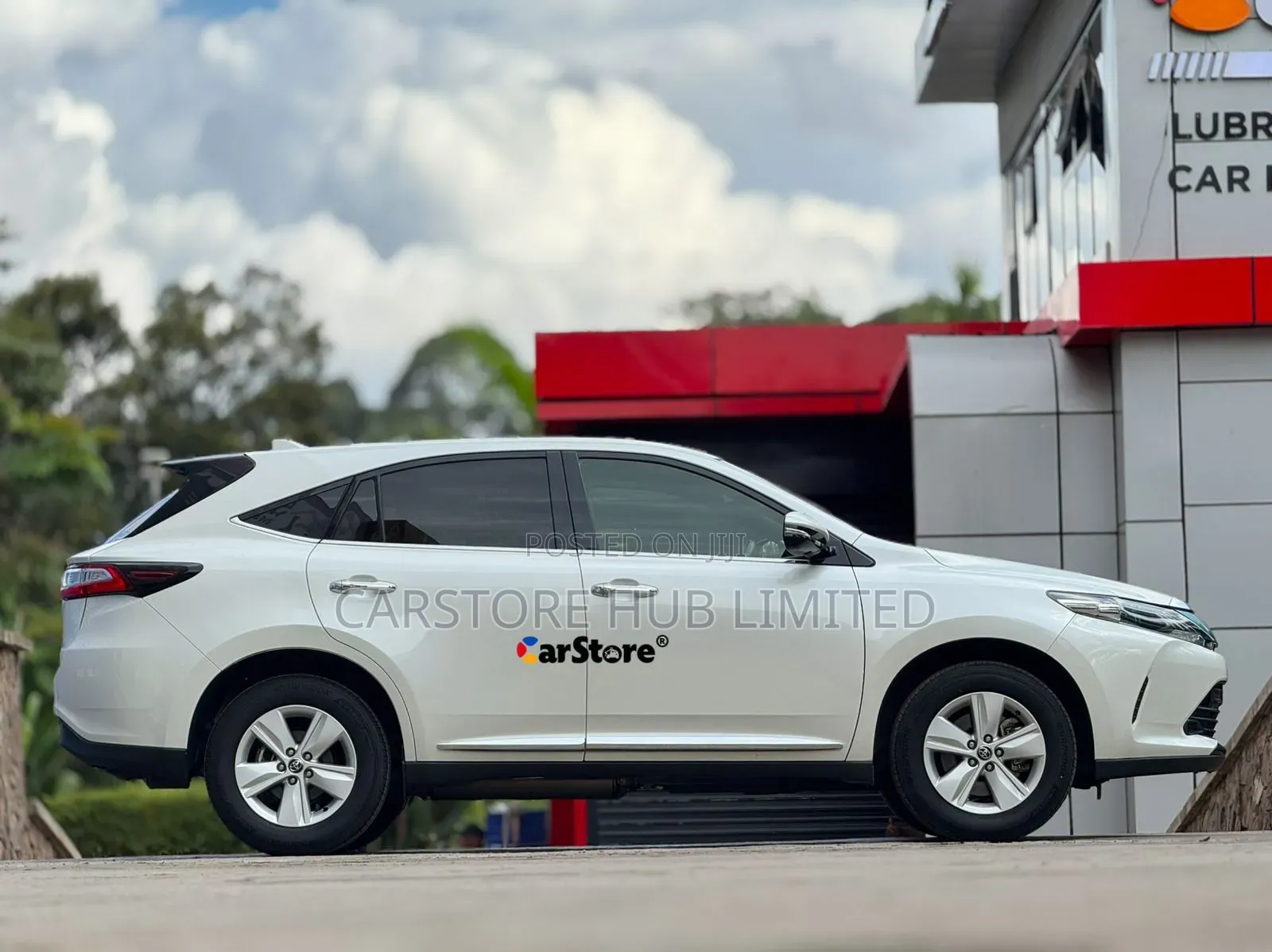 Toyota Harrier 2.0 4WD 2018 White