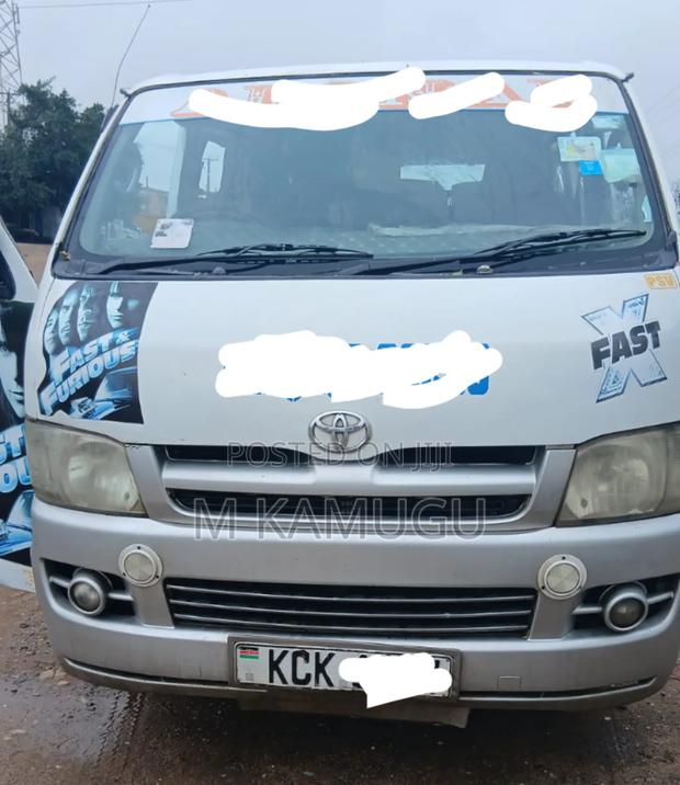 Toyota HiAce 2010 White
