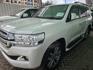 Toyota Land Cruiser 4.6 V8 ZX 2019 White