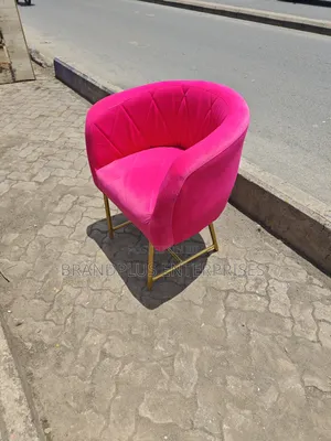 Pink Manicure, Styling Seat