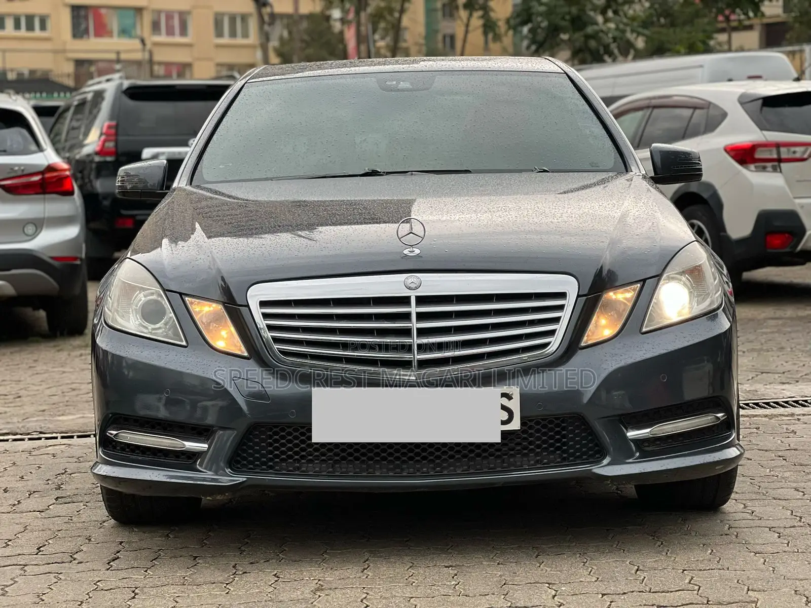 Mercedes-Benz E200 2013 Blue