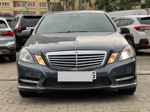 Mercedes-Benz E200 2013 Blue
