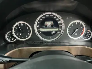 Mercedes-Benz E200 2013 Blue